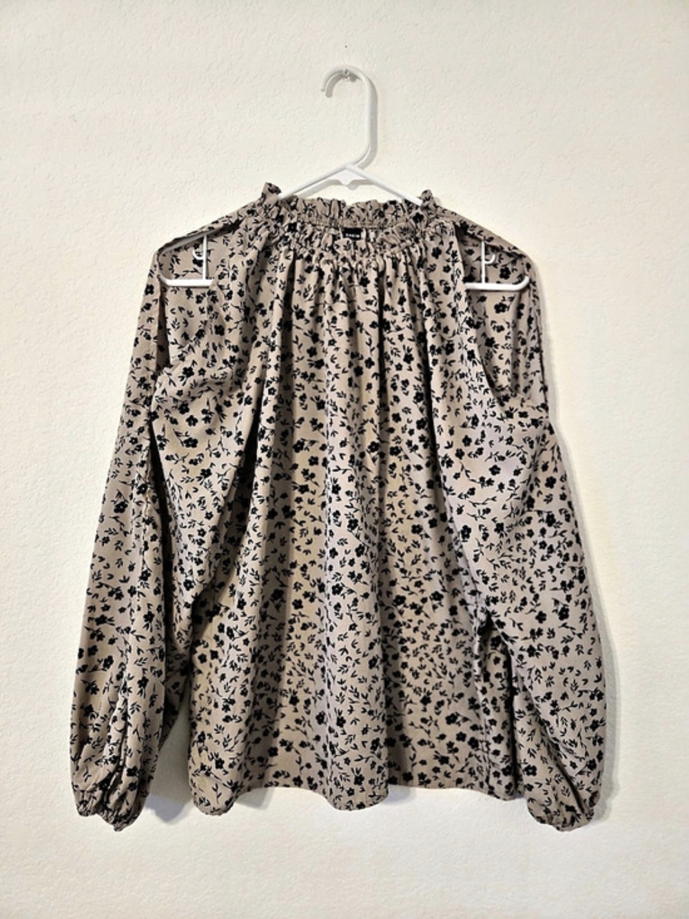 SHEIN Floral Long Sleeve Blouse in Beige & Black